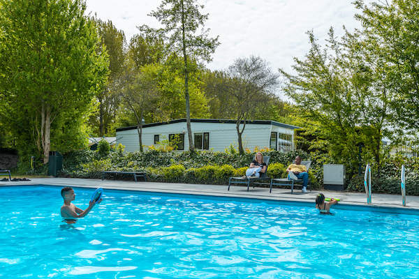 Neem met je vrienden en familie een duik in het water