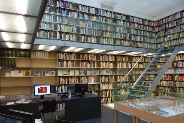 van Abbemuseum: De bibliotheek