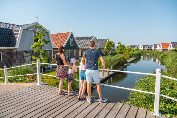 Europarcs Poort van Amsterdam: Huisjes aan het water