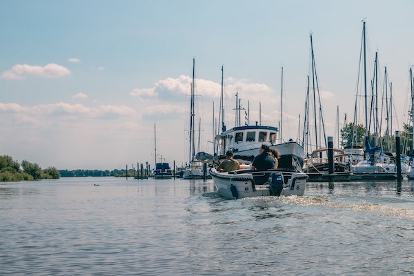 Vaar samen over de Biesbosch