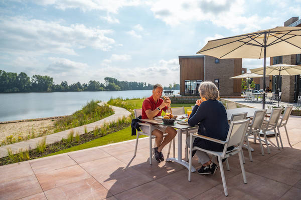 Samen lunchen in het zonnetje