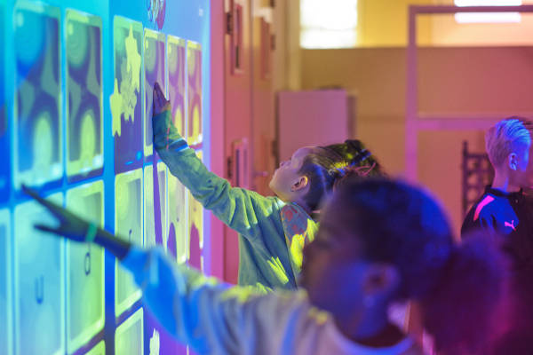Kinderen spelen X-Wall
