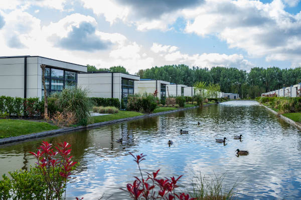 Vakantiehuisjes aan het water