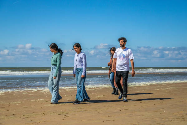 Wandelen over het strand