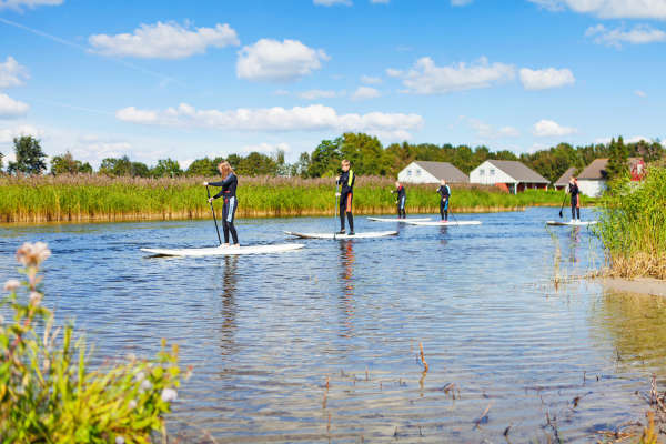 Suppen op het water in het zonnetje