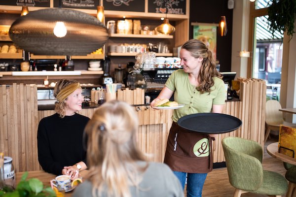 Een broodje serveren