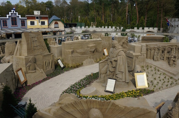 Overzicht zandsculpturen festijn