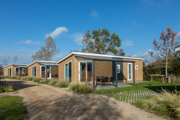 Meerdere chalets op een rij