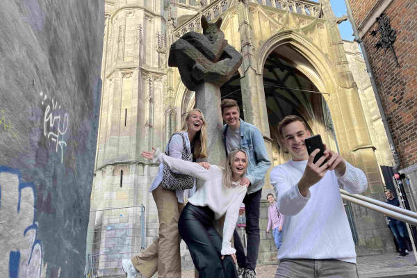 The City Escape Nijmegen: Selfie voor de kerk