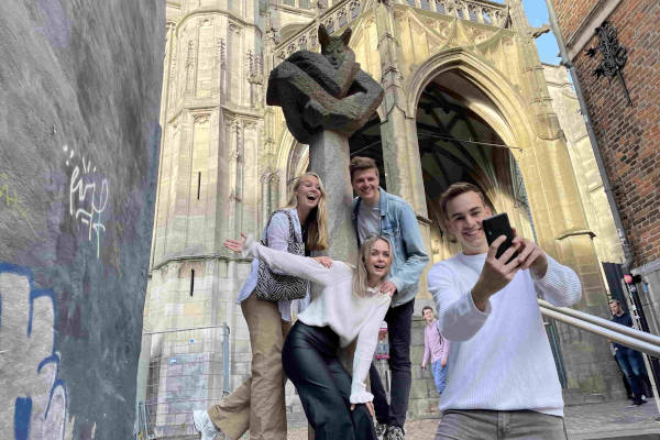 Selfie voor de kerk