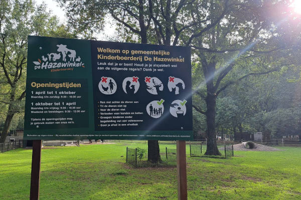 Kinderboerderij De Hazewinkel: Welkomstbord