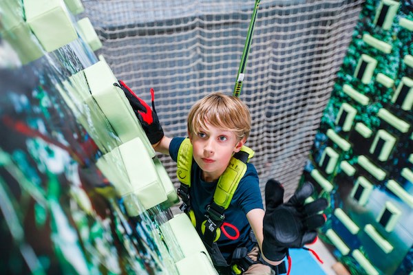 Spider City: Jongen aan het klimmen