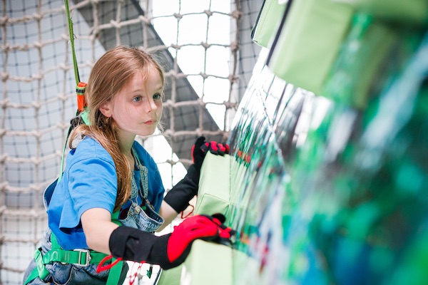 Trek de speciale handschoenen aan en spring!