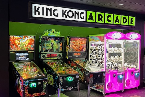 King Kong Arcade: Flipperkasten en grijpmachines