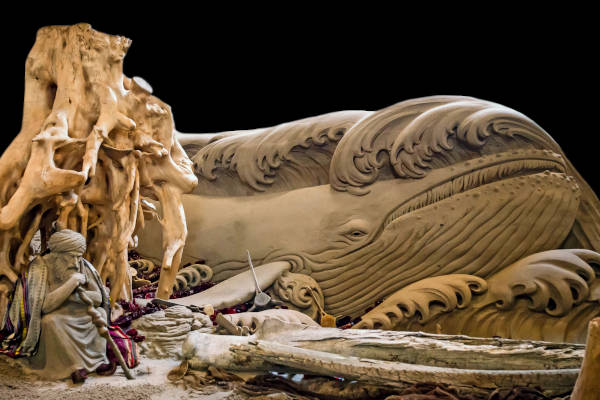 Jona gemaakt als zandsculptuur in Museum Zandverhalen