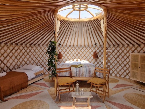 Zomerlicht: Luxe tent van binnen