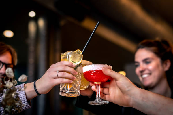 Proosten met een lekker drankje