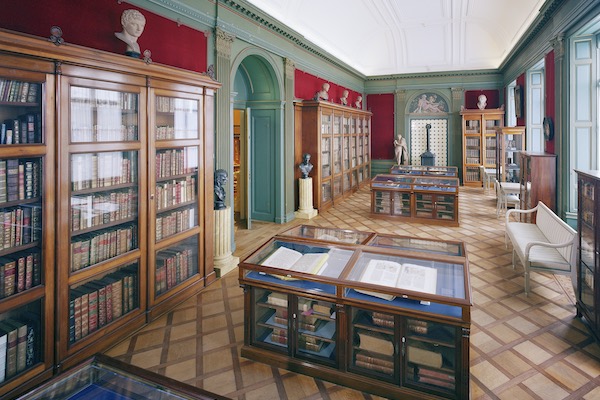 Ontdek allemaal verschillende oude boeken en handschriften in het museum