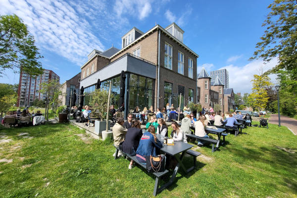 Eten op het terras