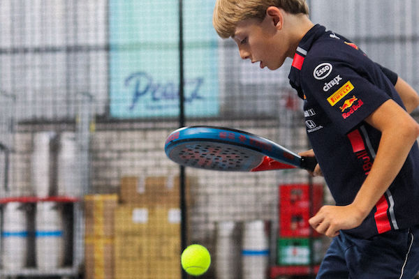 Peakz Padel Utrecht Vechtsebanen: Gefocust op de bal