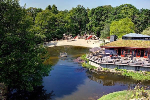 Heerlijk uren spelen in de speeltuin van Kasteeltuinen Arcen