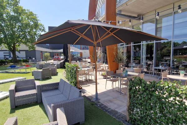 All American Bowling: Het terras