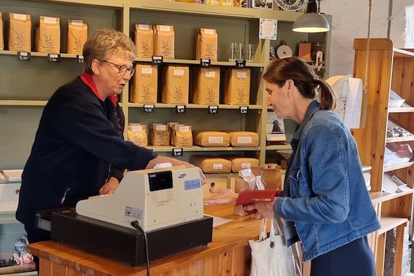 Koop wat leuks in een van de lokale winkels die beide dagen mee zullen doen aan Op Pad in Oene
