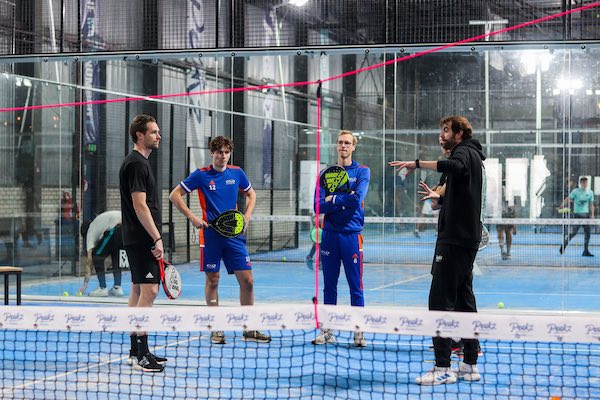 Peakz Padel Amsterdam Kauwgomballenkwartier: Nieuwe technieken leren