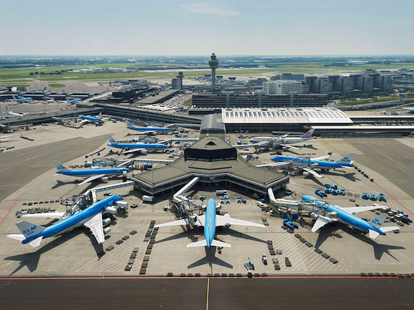 Zie echte vliegtuigen vanaf het Panorama terras op Schiphol
