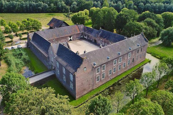 Buitenkant van het kasteel