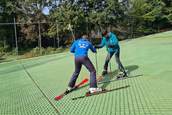 Wolfskamer Wintersport: Volwassenen krijgen les