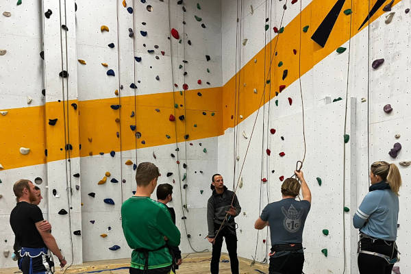 Indoor Beach Alkmaar: Basiscursus klimmen