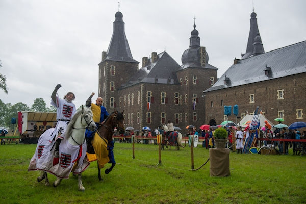 Neem de telefoon op Becks vaardigheid Kasteel Hoensbroek: Ridders vieren overwinning - Hoensbroek - Fijnuit.nl