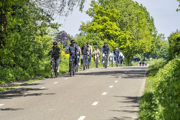 Cycle Center: Groep fietsende mensen