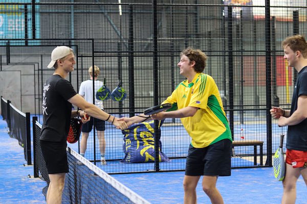 Peakz Padel Utrecht Zeehaenkade: Samen met vrienden padellen