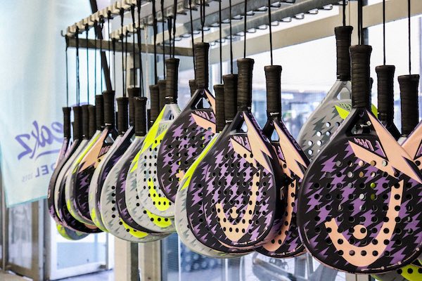 Padel rackets bij Peakz Padel Eindhoven Beursgebouw