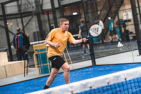 Peakz Padel Eindhoven Vijfkamplaan: Versla jij je vrienden tijdens een spannende pot padel?