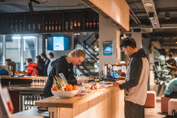 Peakz Padel Oisterwijk Sportlaan: Haal een drankje aan de bar