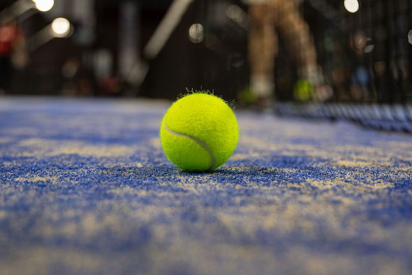 Peakz Padel Zwolle Ijsselhallen: Tennisbal