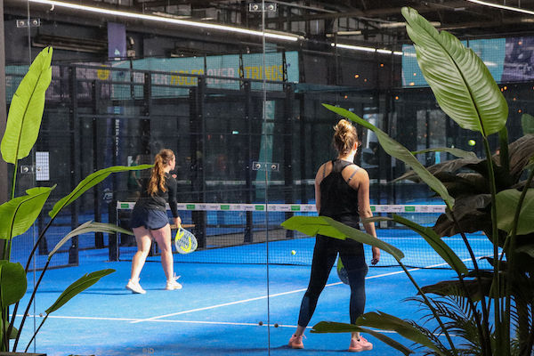 Peakz Padel Groningen Suikerterrein in Groningen