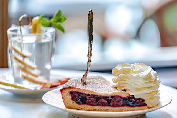 Bar Bistro de Michiel: Heerlijke taart met slagroom