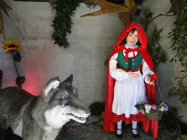 Roodkapje en de wolf bij Sprookjeswonderland Enkhuizen