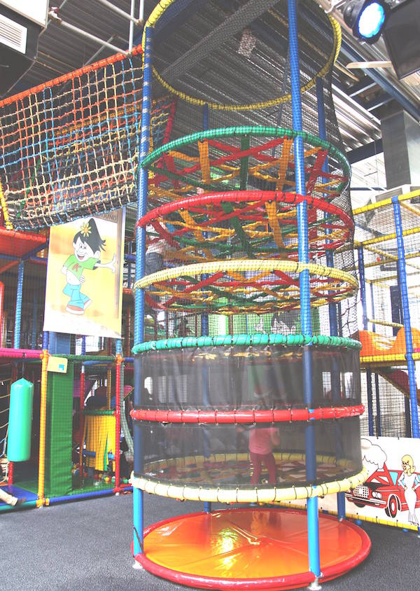 Kids Playground Delft: Klimmen in de power tower