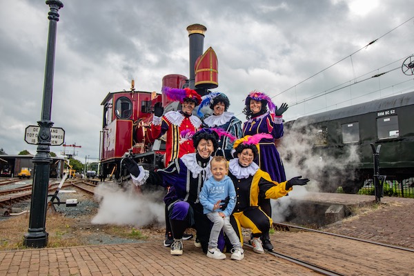 Tijdens Sinterklaas is het ook heel erg leuk om een ritje te maken met de Pieten!