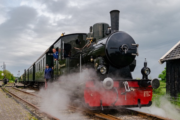 Ervaar een hele leuke rit met de stoomlocomotief en bewonder ondertussen historische gebouwen