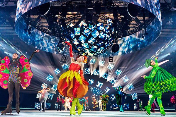 Holiday on Ice Amsterdam: Prachtig geklede artiesten op het ijs