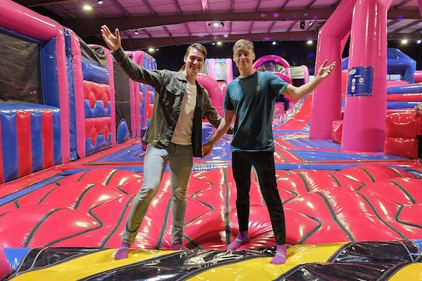 Bounce Valley Houten: Influencers Rutger Schippers en Mees van Dam bij de opening van het Bounce Valley Houten