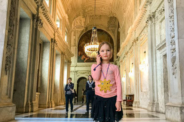 Kinderen in het Koninklijk Paleis Amsterdam