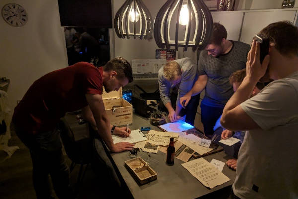 Escaperoom oplossen met vrienden bij je thuis