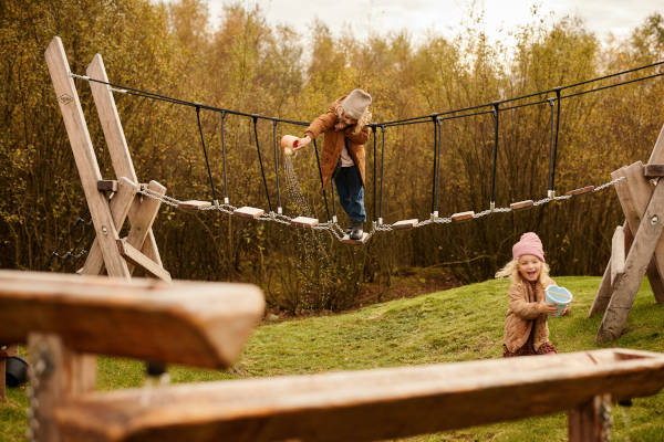 Spelen bij de waterspeeltuin